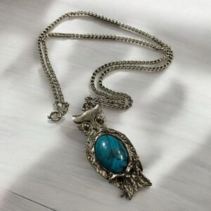 VINTAGE PEWTER HOWLITE OWL PENDANT